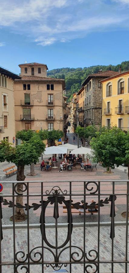 El Mussol De La Vila Camprodon, Balconets Amb Vistes A La Placa Exteriör bild
